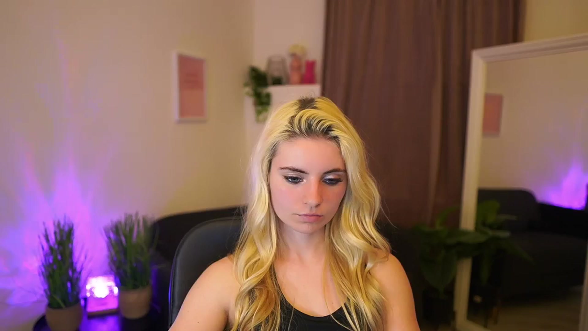 Gallery image thumbnail from Jetpearl74's myfreecams stream on, 03/12/2026, 01:16 image 4 of 20