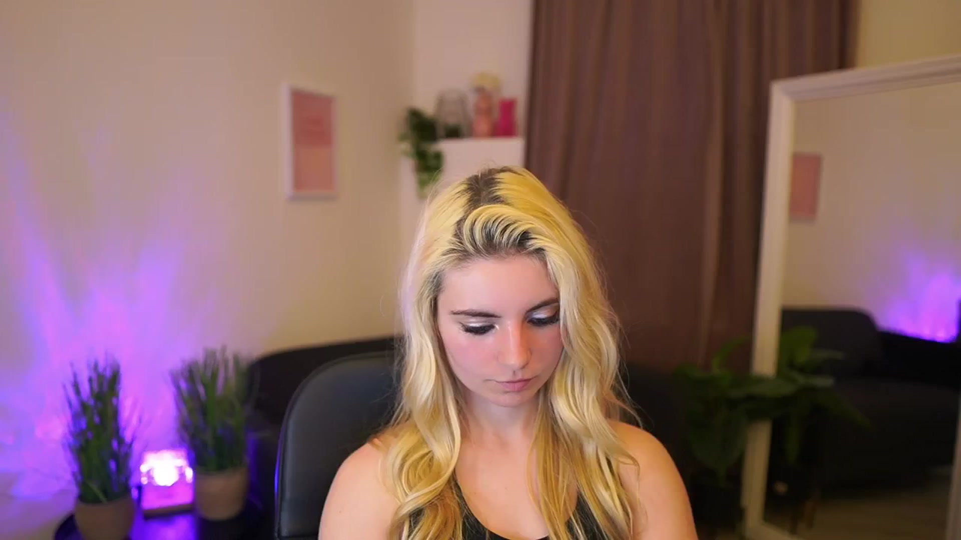 Gallery image thumbnail from Jetpearl74's myfreecams stream on, 03/12/2026, 01:16 image 13 of 20