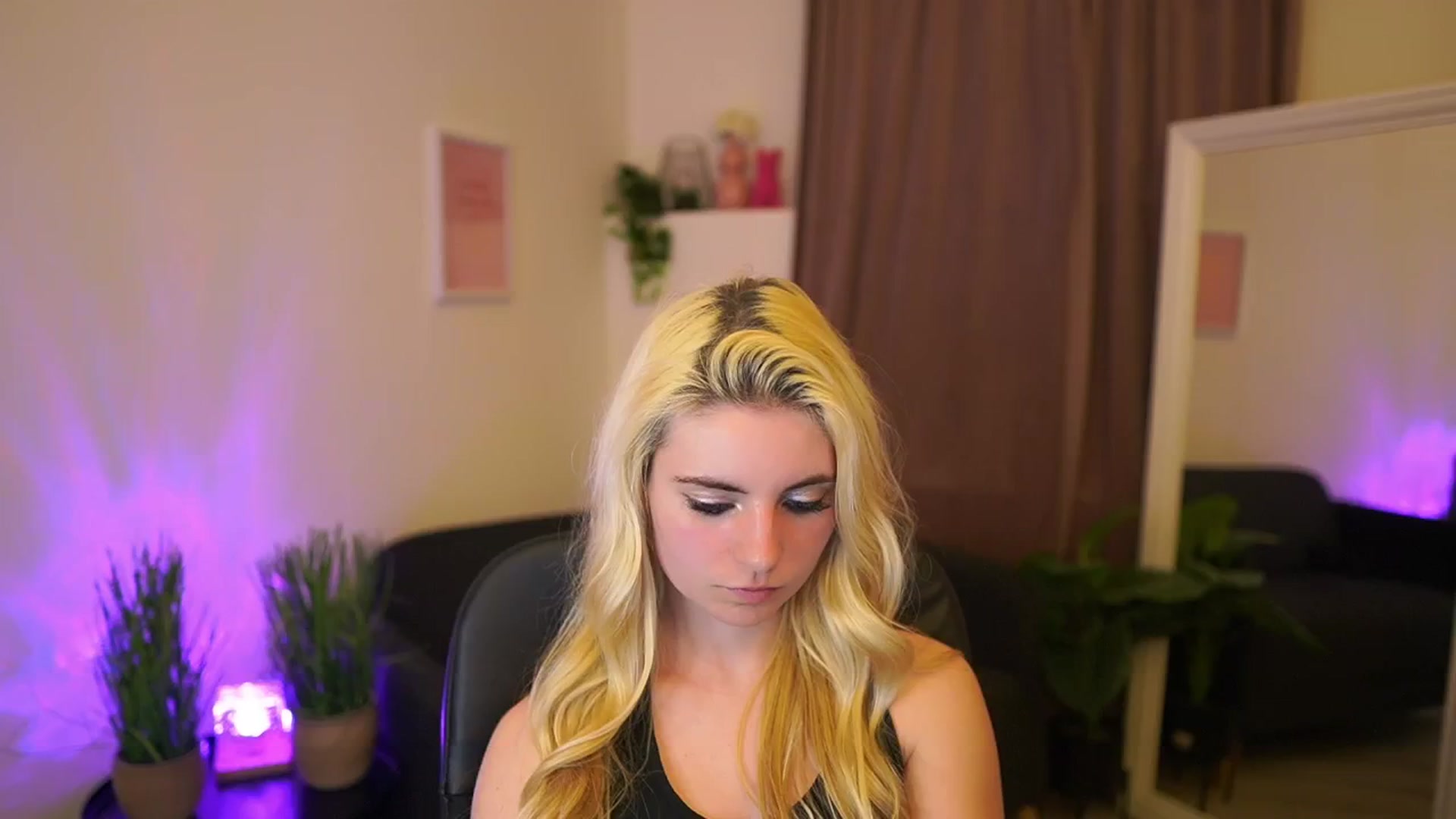 Gallery image thumbnail from Jetpearl74's myfreecams stream on, 03/12/2026, 01:16 image 17 of 20