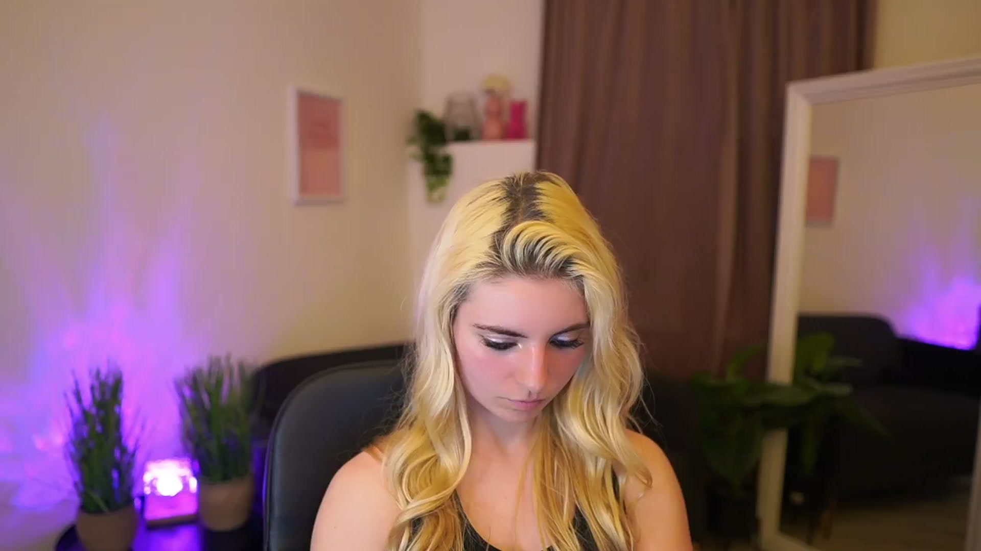 Gallery image thumbnail from Jetpearl74's myfreecams stream on, 03/12/2026, 01:16 image 11 of 20