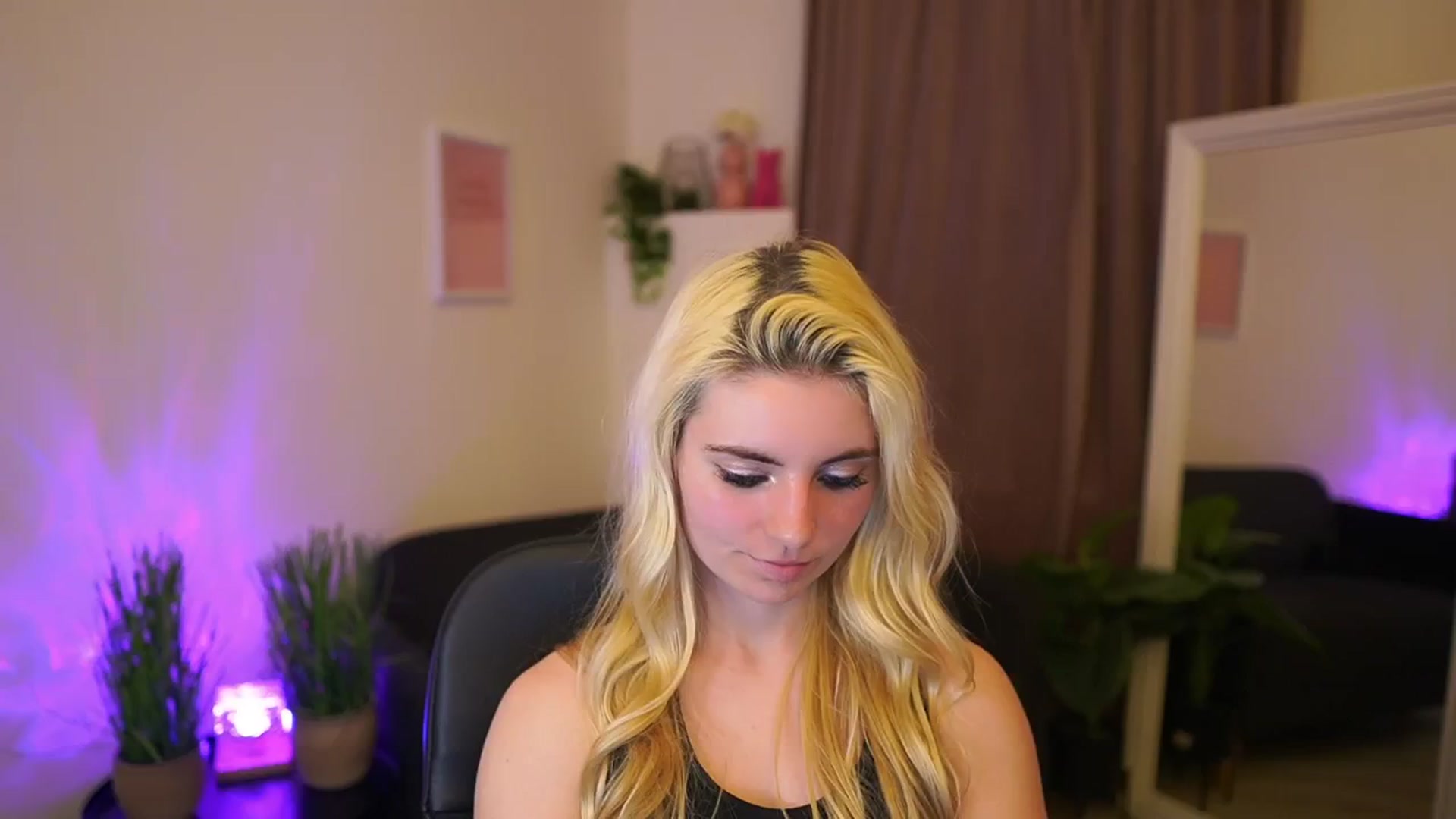 Gallery image thumbnail from Jetpearl74's myfreecams stream on, 03/12/2026, 01:16 image 8 of 20