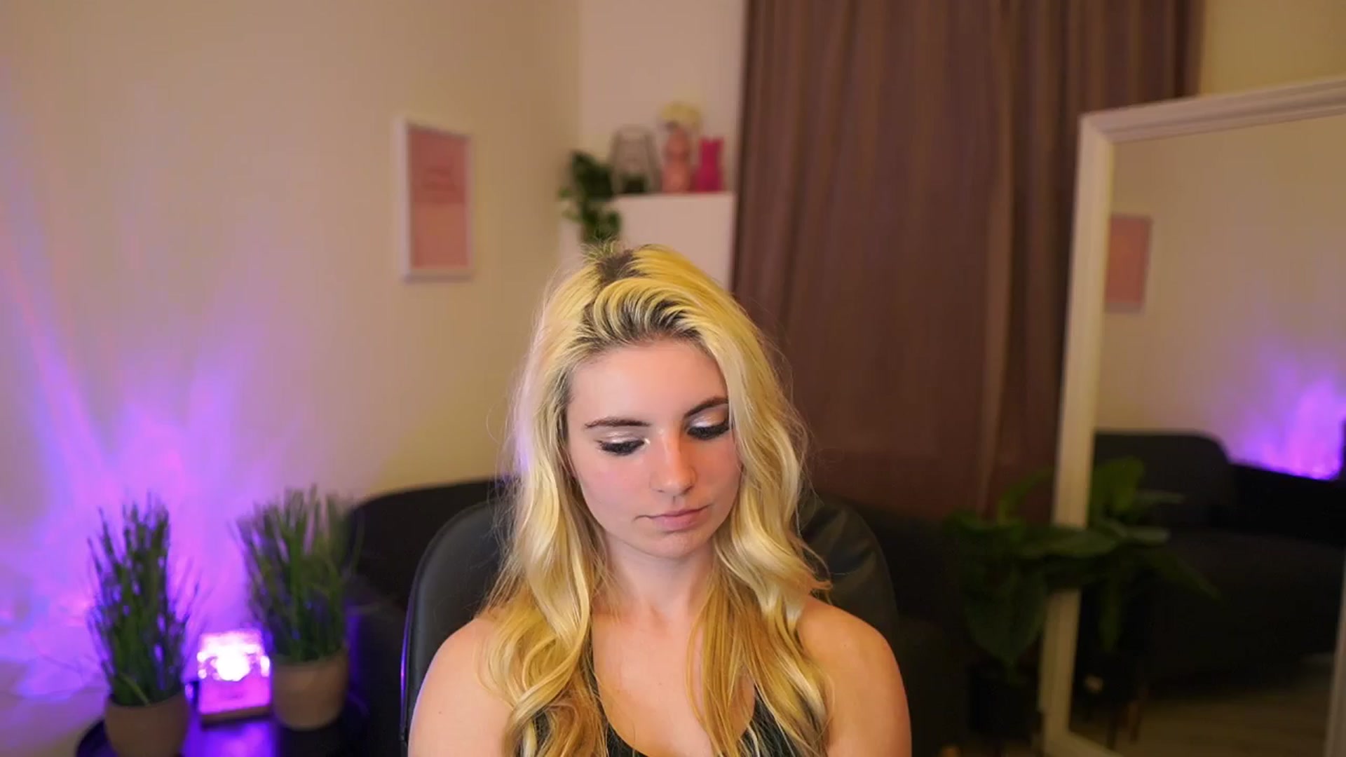 Gallery image thumbnail from Jetpearl74's myfreecams stream on, 03/12/2026, 01:16 image 14 of 20