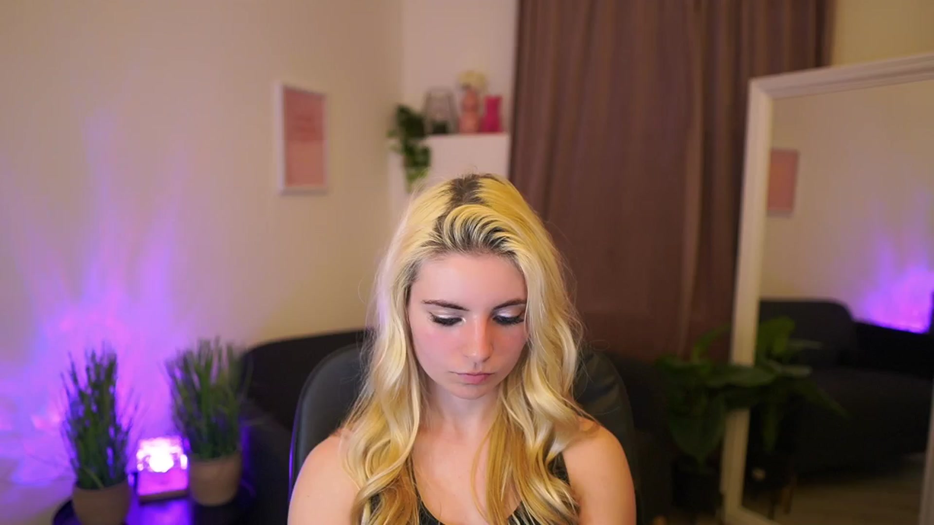 Gallery image thumbnail from Jetpearl74's myfreecams stream on, 03/12/2026, 01:16 image 15 of 20