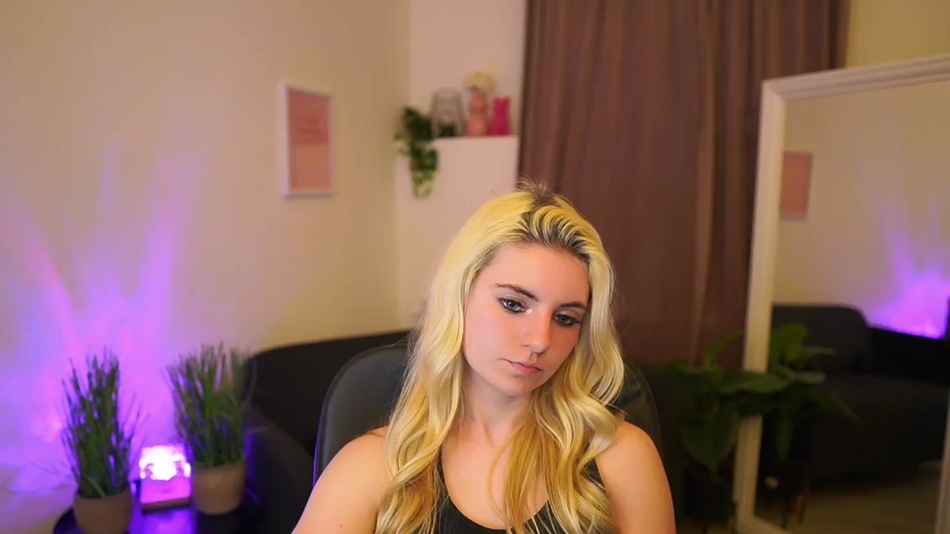 Gallery image thumbnail from Jetpearl74's myfreecams stream on, 03/12/2026, 01:16 image 19 of 20