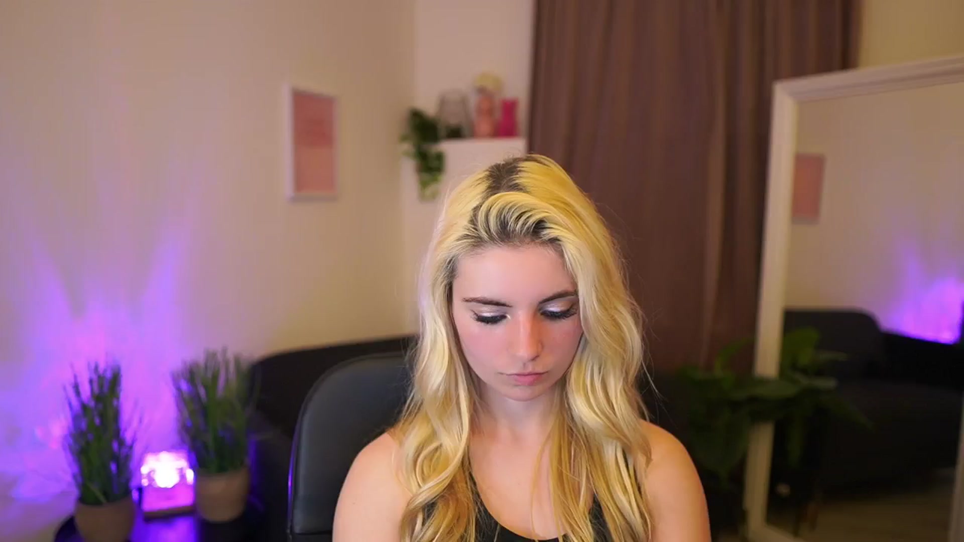Gallery image thumbnail from Jetpearl74's myfreecams stream on, 03/12/2026, 01:16 image 9 of 20