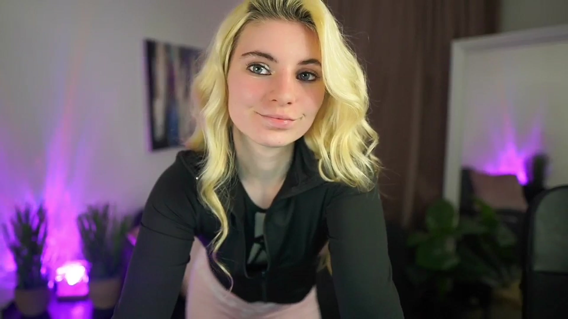 Gallery image thumbnail from Jetpearl74's myfreecams stream on, 03/18/2026, 20:47 image 7 of 20