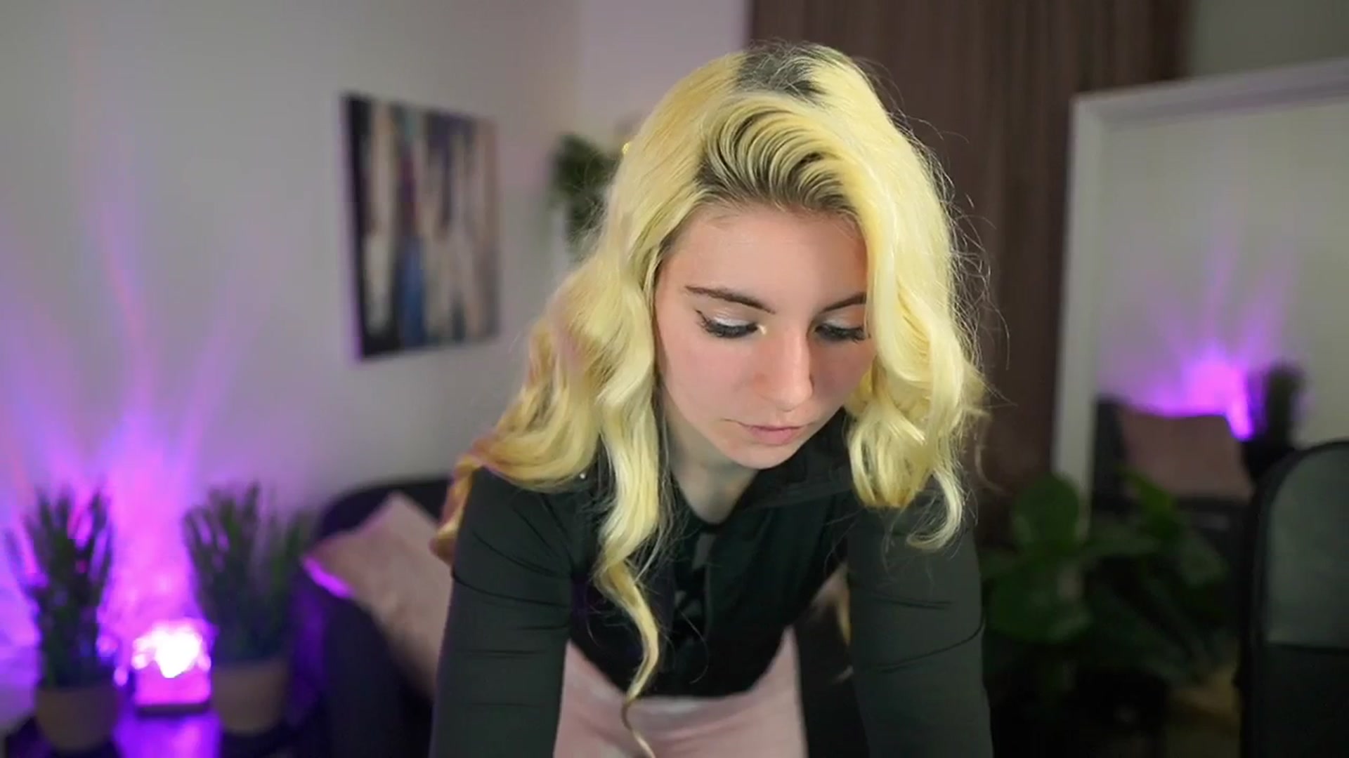 Gallery image thumbnail from Jetpearl74's myfreecams stream on, 03/18/2026, 20:47 image 11 of 20