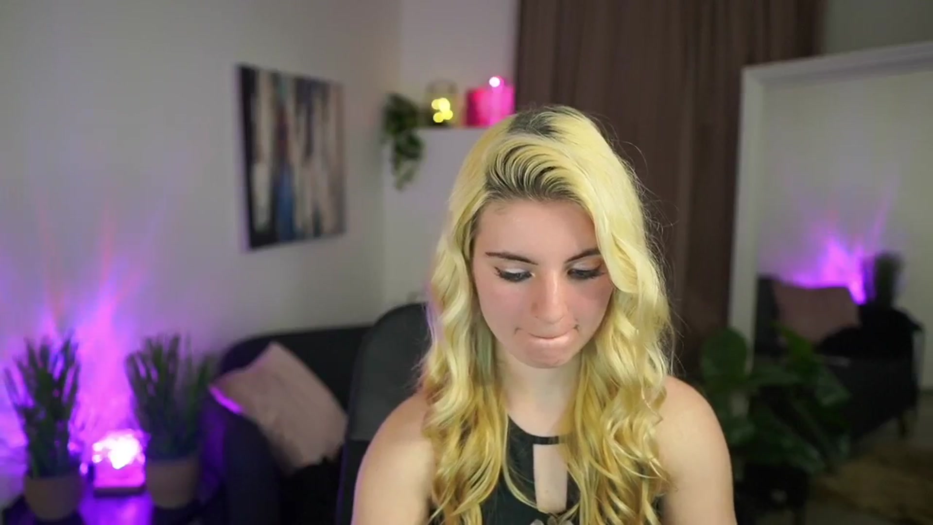 Gallery image thumbnail from Jetpearl74's myfreecams stream on, 03/18/2026, 20:47 image 16 of 20