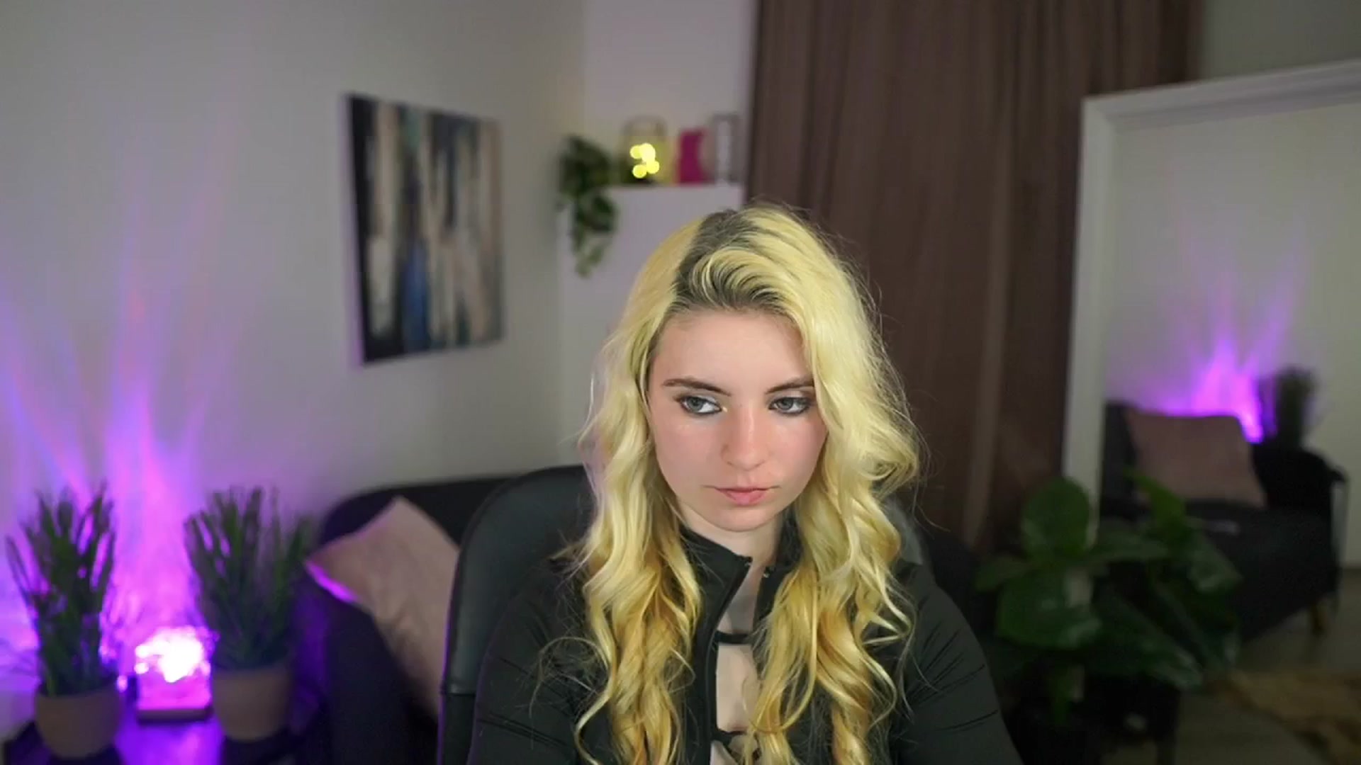 Gallery image thumbnail from Jetpearl74's myfreecams stream on, 03/18/2026, 22:26 image 14 of 20