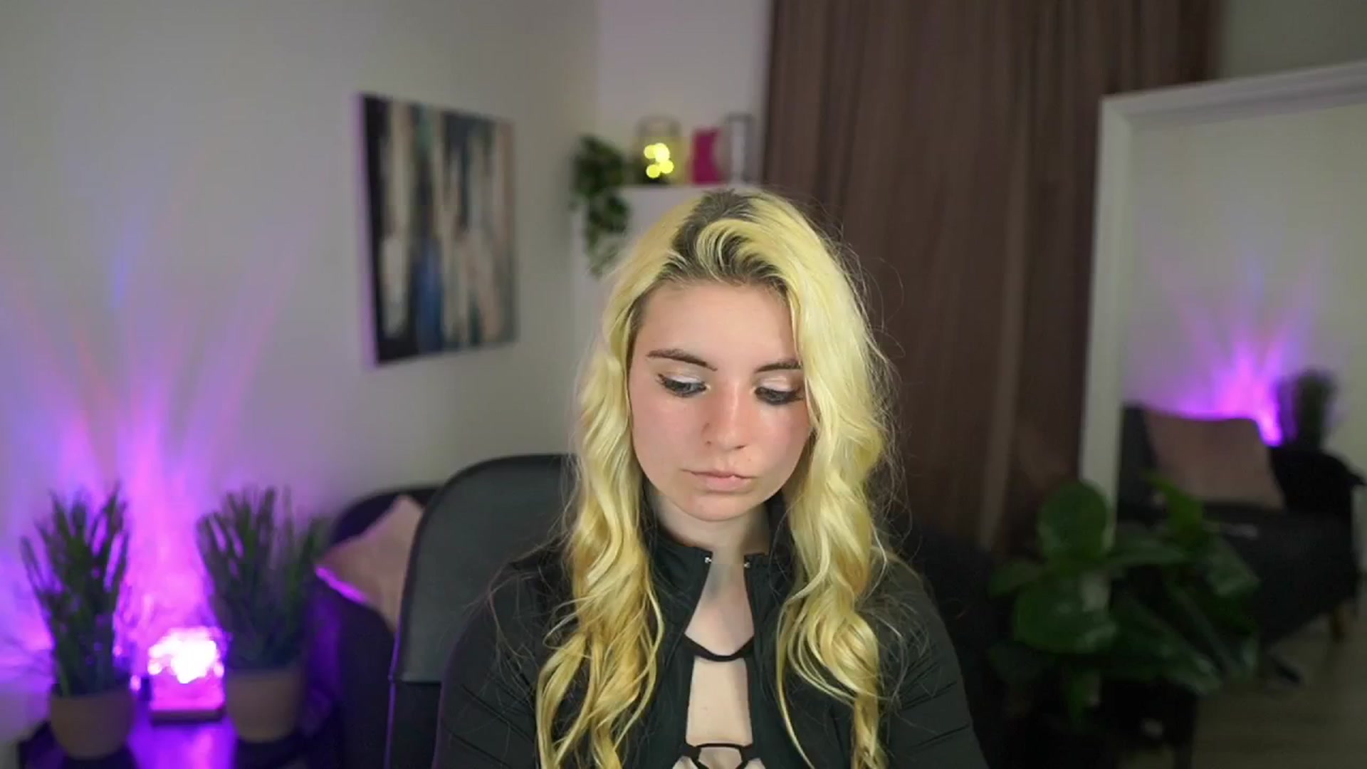 Gallery image thumbnail from Jetpearl74's myfreecams stream on, 03/19/2026, 24:49 image 1 of 20
