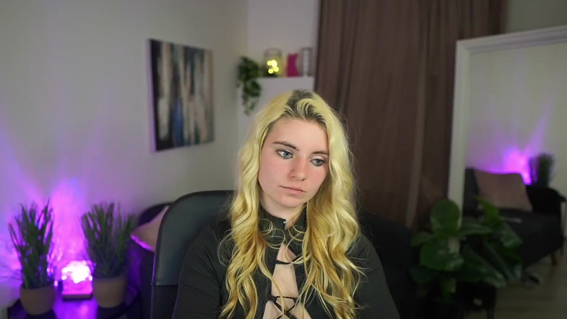 Gallery image thumbnail from Jetpearl74's myfreecams stream on, 03/19/2026, 24:49 image 5 of 20
