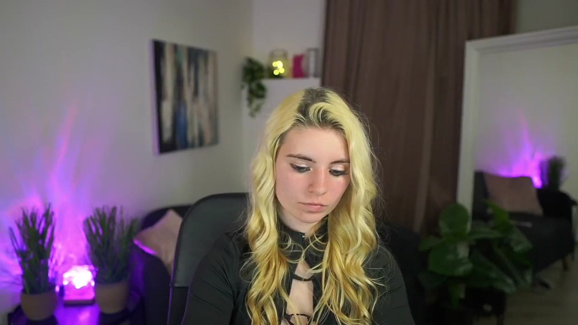 Gallery image thumbnail from Jetpearl74's myfreecams stream on, 03/19/2026, 24:49 image 4 of 20