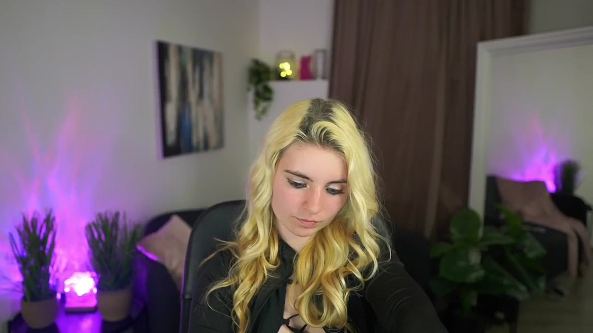 Gallery image thumbnail from Jetpearl74's myfreecams stream on, 03/19/2026, 24:49 image 14 of 20