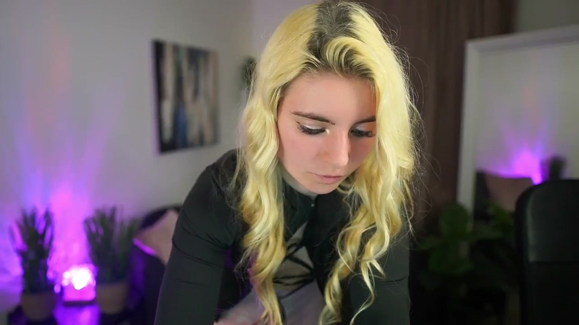 Gallery image thumbnail from Jetpearl74's myfreecams stream on, 03/19/2026, 24:49 image 9 of 20