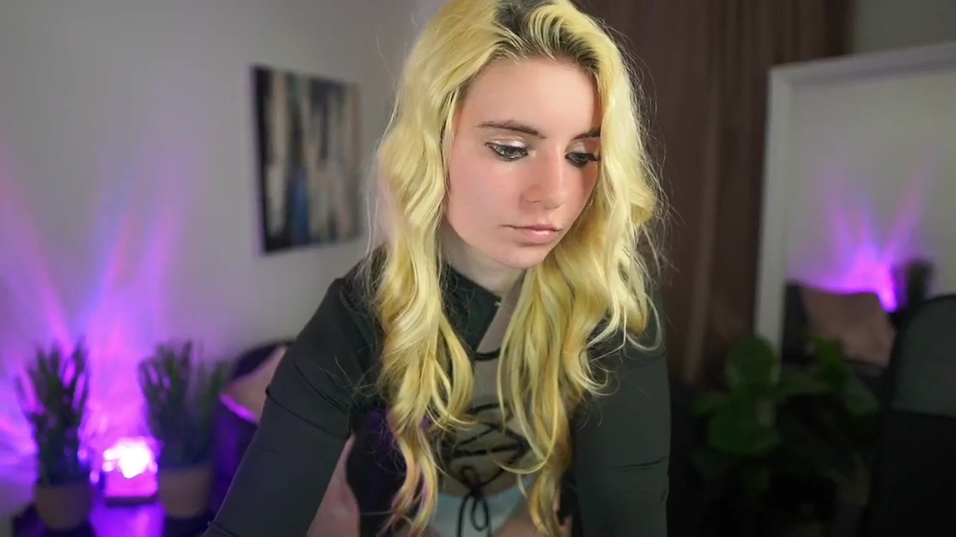 Gallery image thumbnail from Jetpearl74's myfreecams stream on, 03/19/2026, 24:49 image 18 of 20