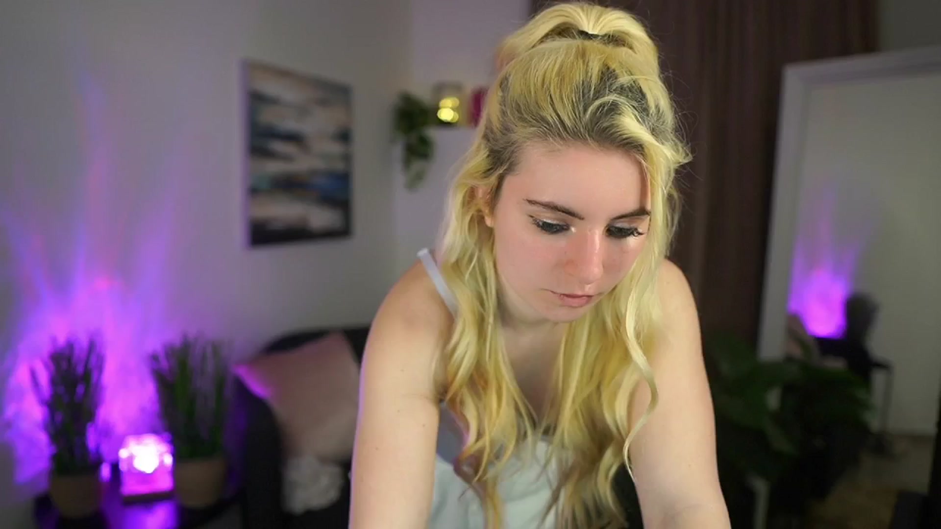 Gallery image thumbnail from Jetpearl74's myfreecams stream on, 03/19/2026, 21:50 image 8 of 20