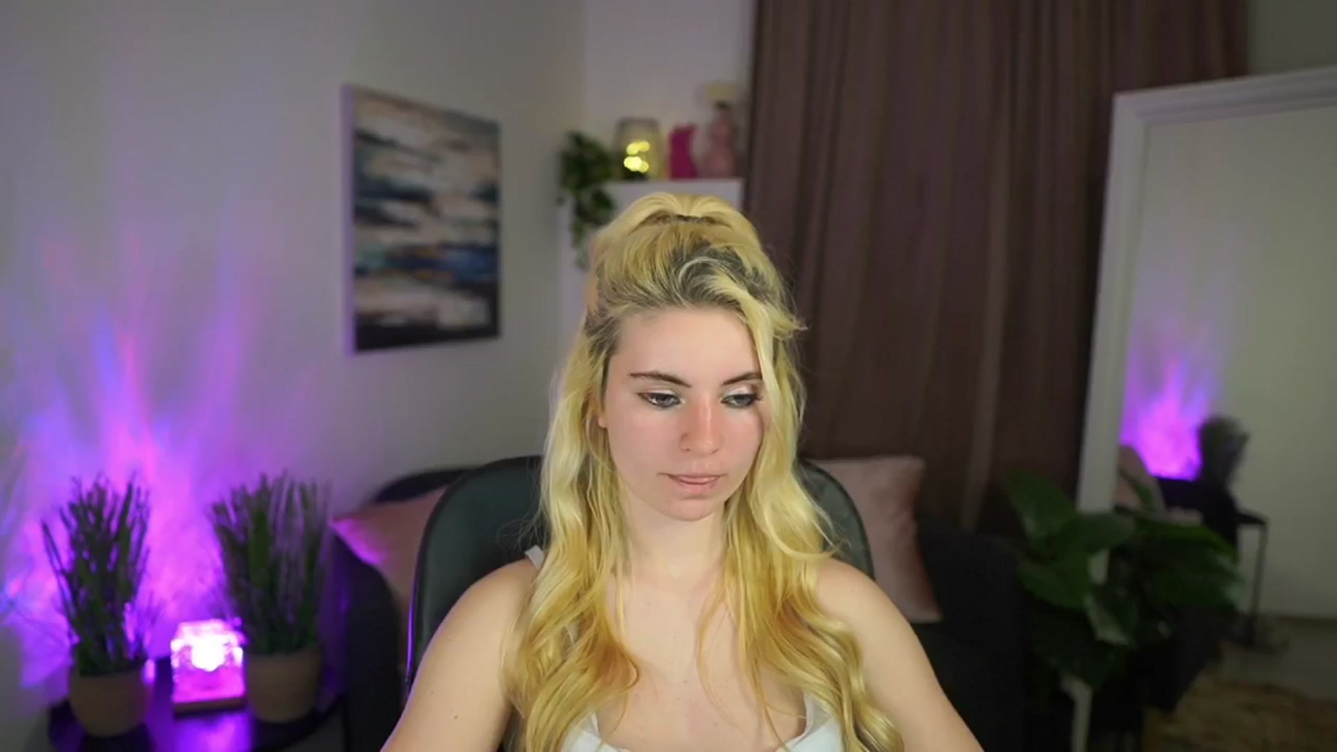 Gallery image thumbnail from Jetpearl74's myfreecams stream on, 03/19/2026, 21:50 image 13 of 20