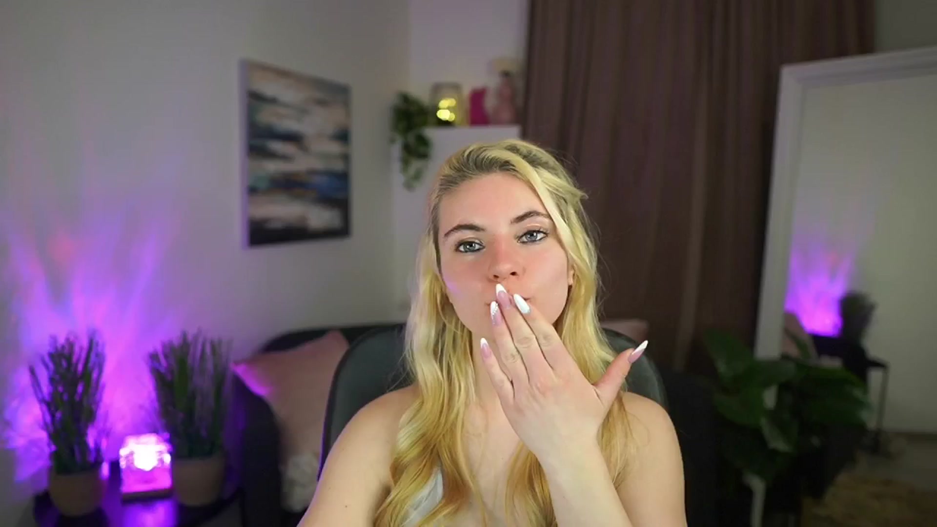 Gallery image thumbnail from Jetpearl74's myfreecams stream on, 03/19/2026, 21:50 image 18 of 20