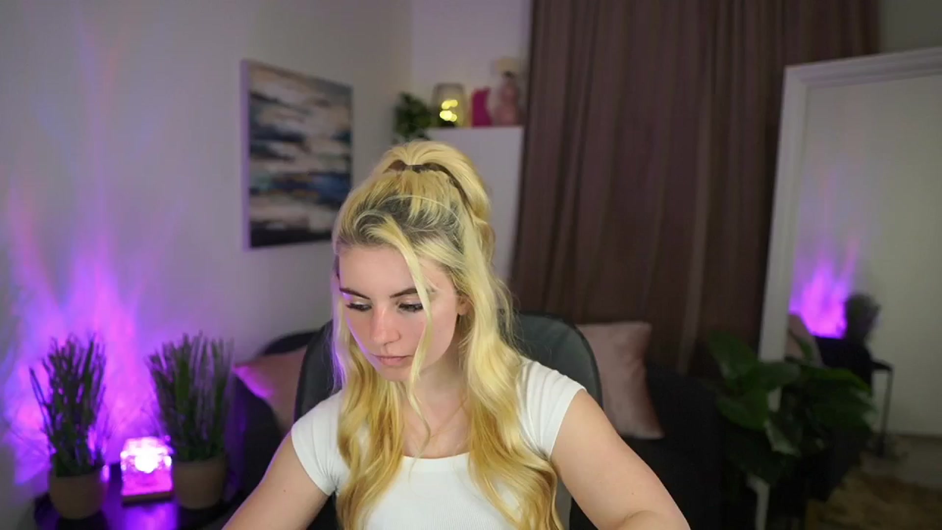 Gallery image thumbnail from Jetpearl74's myfreecams stream on, 03/19/2026, 21:50 image 3 of 20