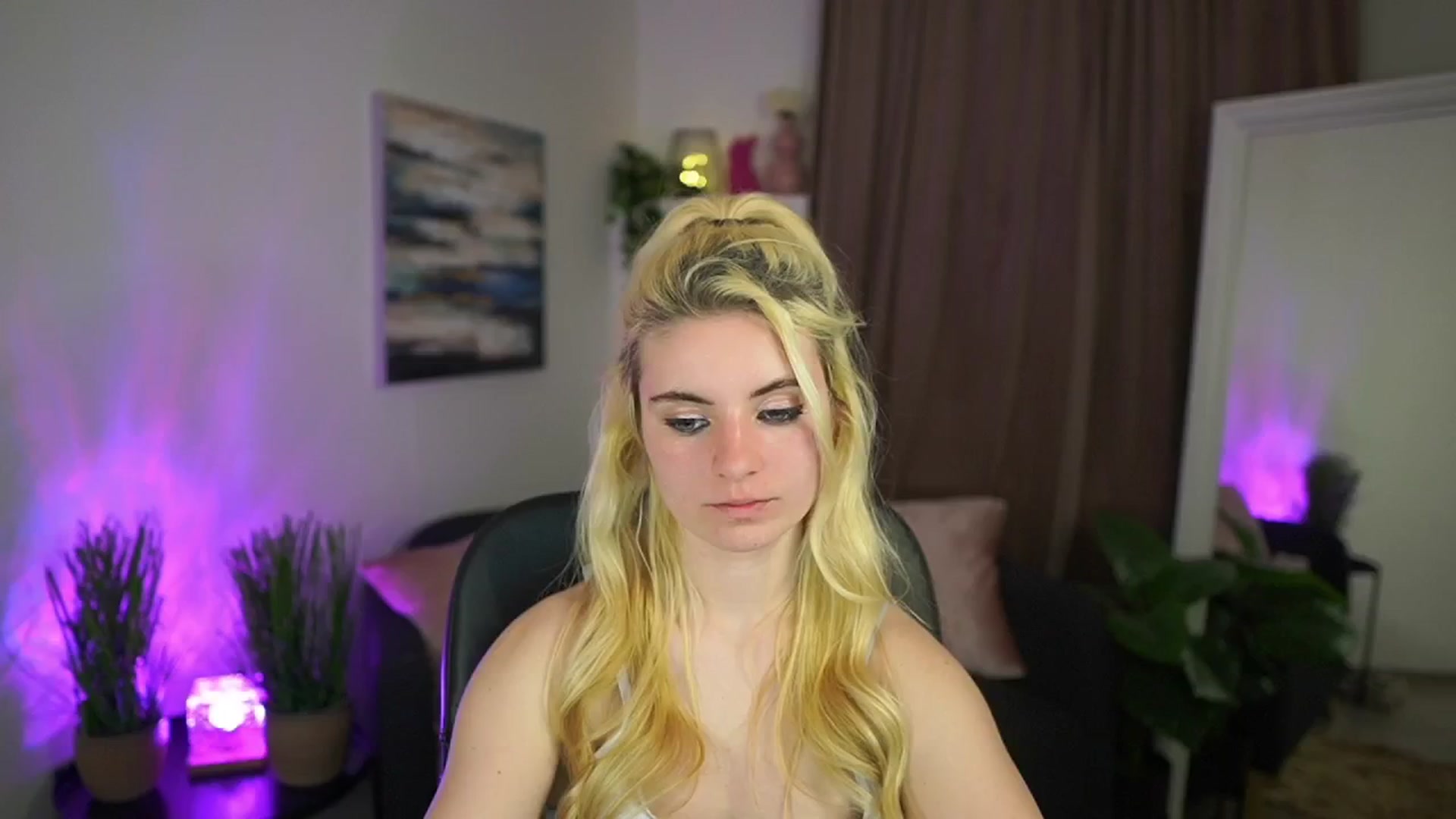 Gallery image thumbnail from Jetpearl74's myfreecams stream on, 03/19/2026, 21:50 image 14 of 20