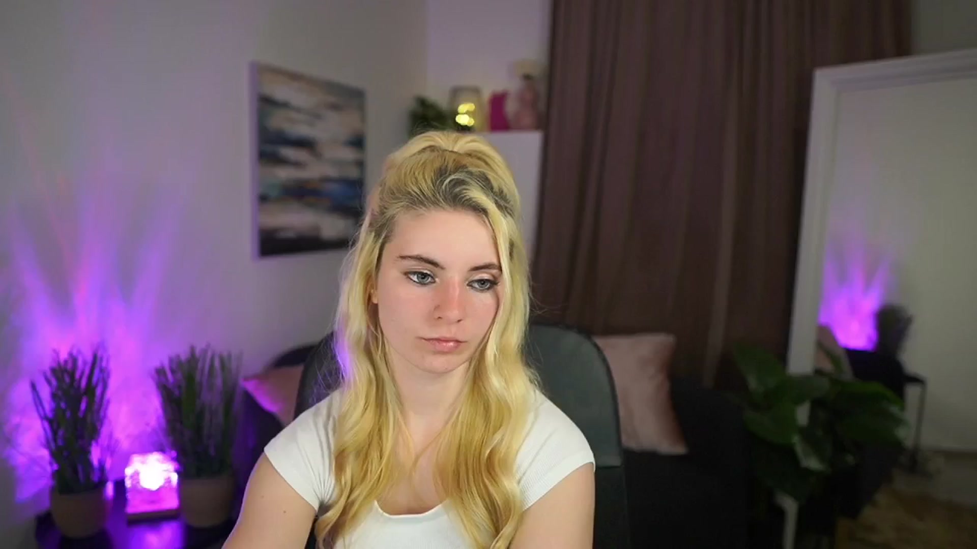 Gallery image thumbnail from Jetpearl74's myfreecams stream on, 03/19/2026, 21:50 image 1 of 20