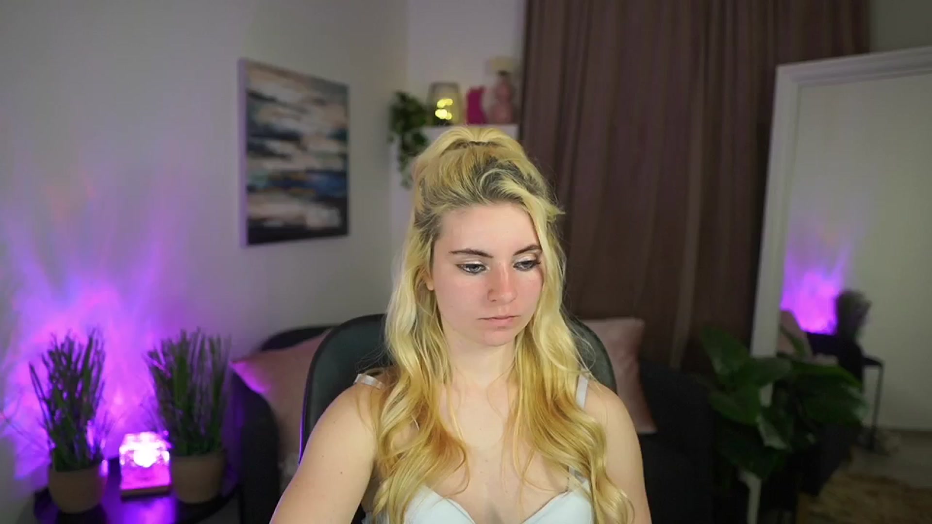 Gallery image thumbnail from Jetpearl74's myfreecams stream on, 03/19/2026, 21:50 image 15 of 20