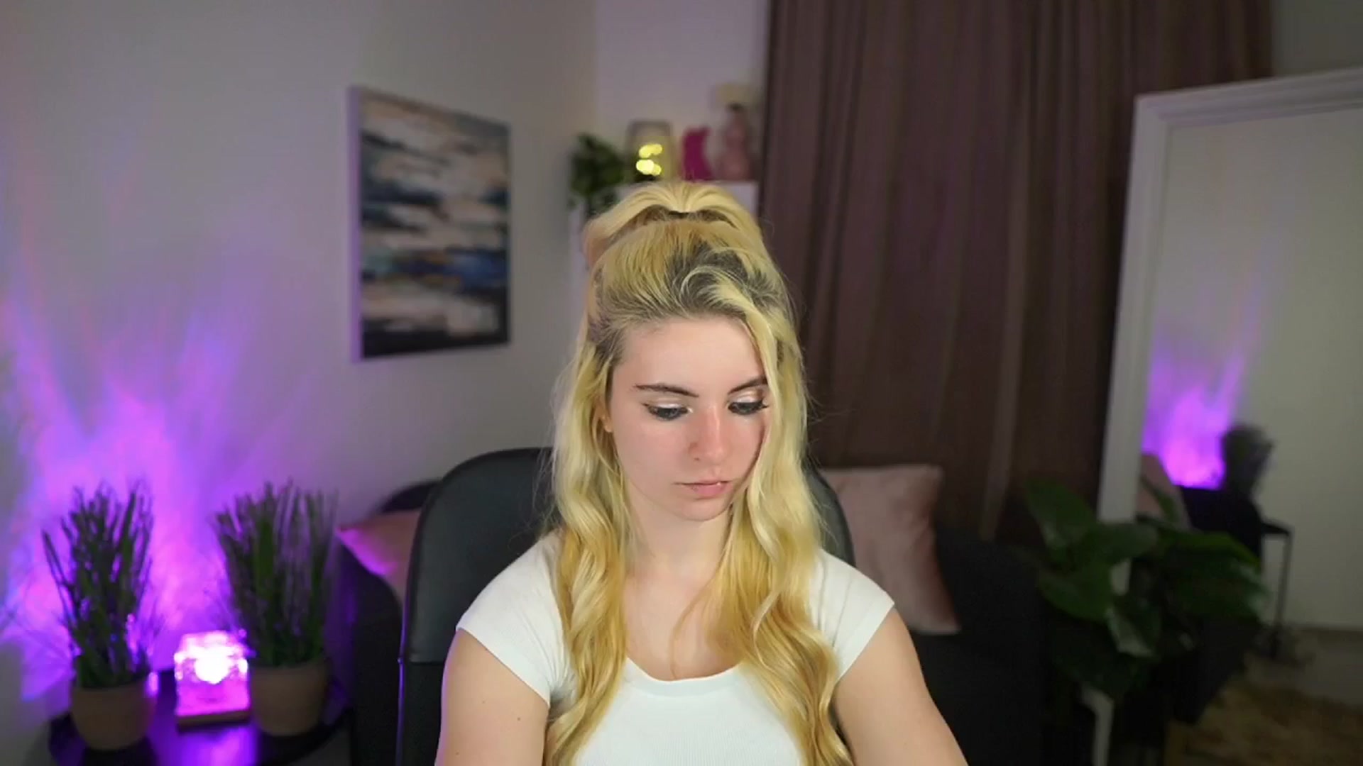 Gallery image thumbnail from Jetpearl74's myfreecams stream on, 03/19/2026, 21:50 image 2 of 20