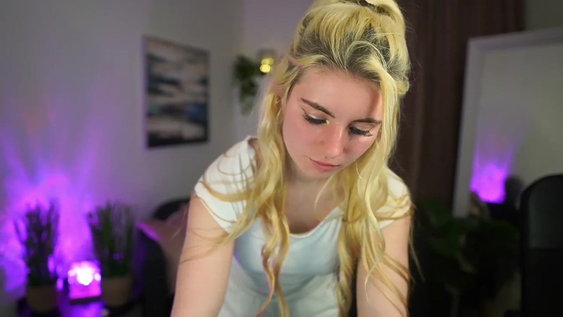 Gallery image thumbnail from Jetpearl74's myfreecams stream on, 03/20/2026, 01:10 image 8 of 20