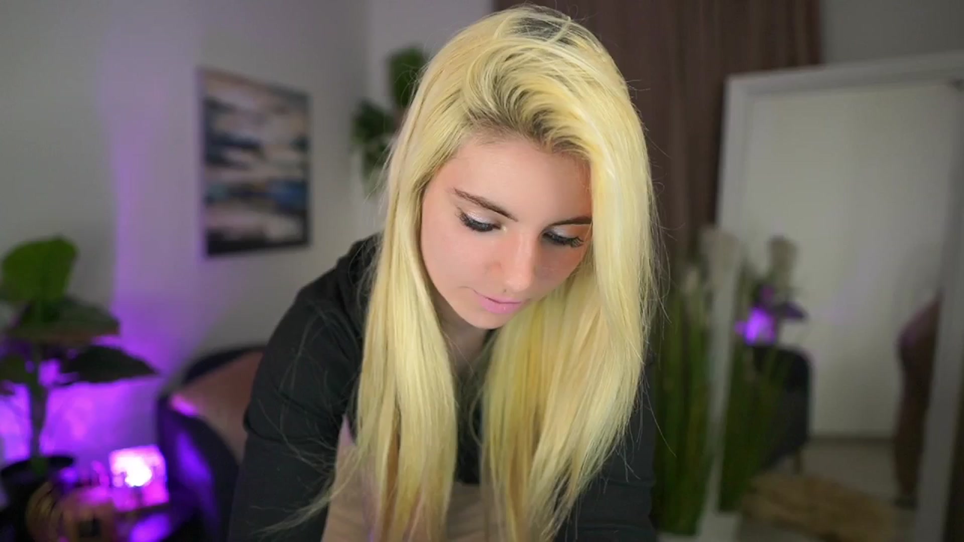 Gallery image thumbnail from Jetpearl74's myfreecams stream on, 03/22/2026, 20:48 image 8 of 20