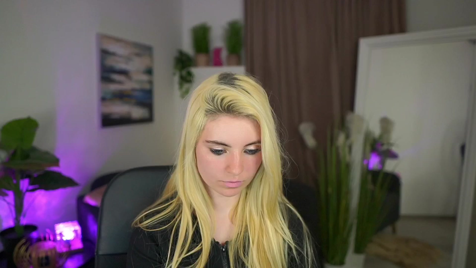 Gallery image thumbnail from Jetpearl74's myfreecams stream on, 03/22/2026, 21:31 image 2 of 20