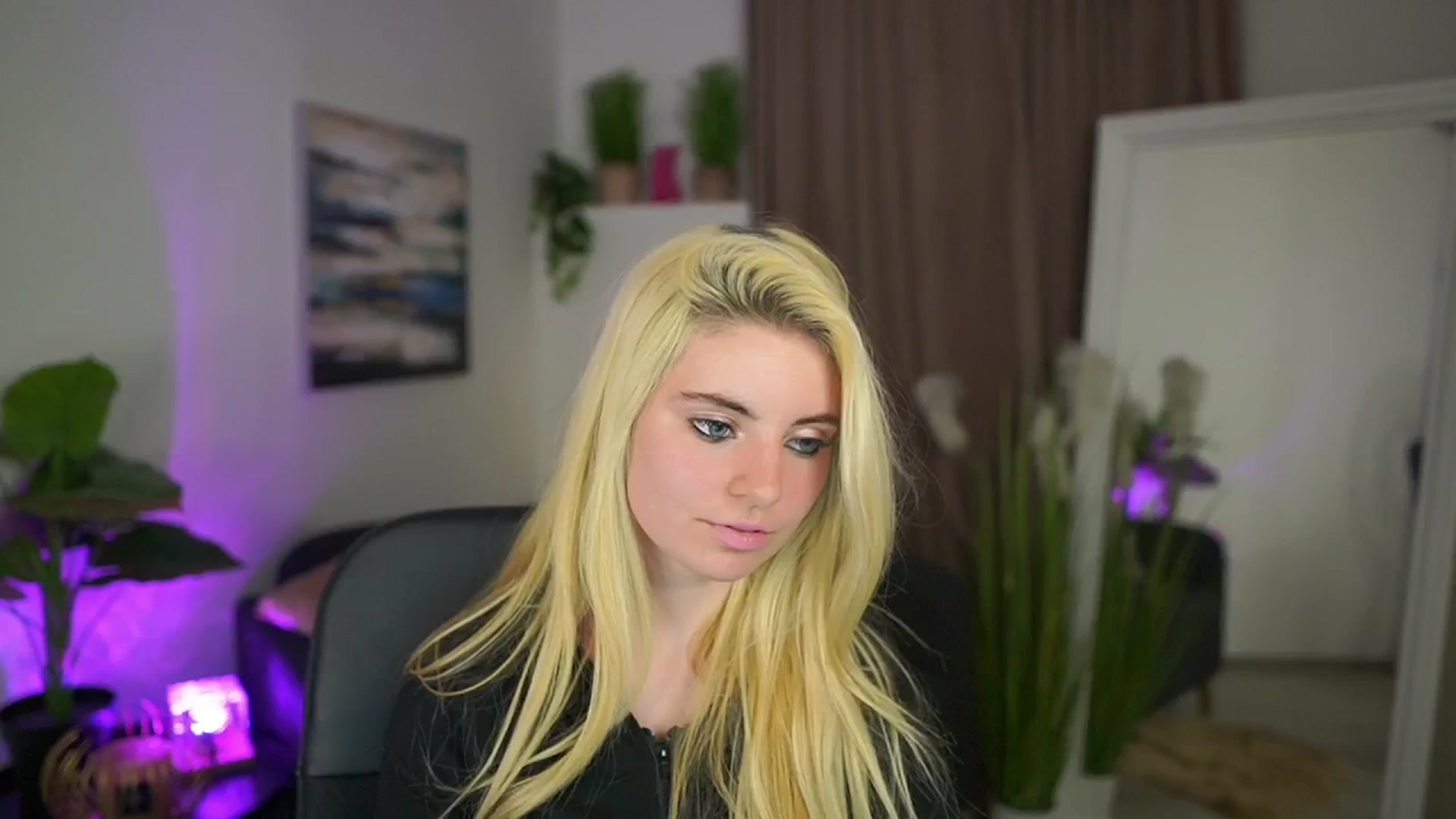 Gallery image thumbnail from Jetpearl74's myfreecams stream on, 03/22/2026, 21:31 image 1 of 20