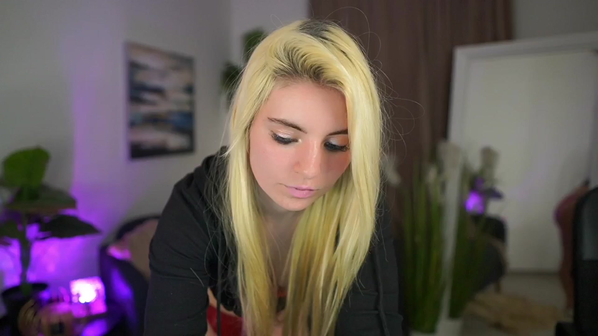 Gallery image thumbnail from Jetpearl74's myfreecams stream on, 03/22/2026, 23:26 image 11 of 20