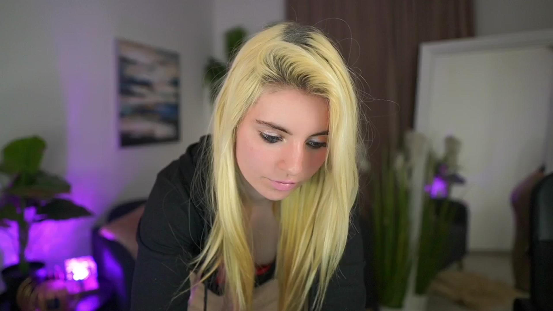 Gallery image thumbnail from Jetpearl74's myfreecams stream on, 03/22/2026, 23:26 image 7 of 20