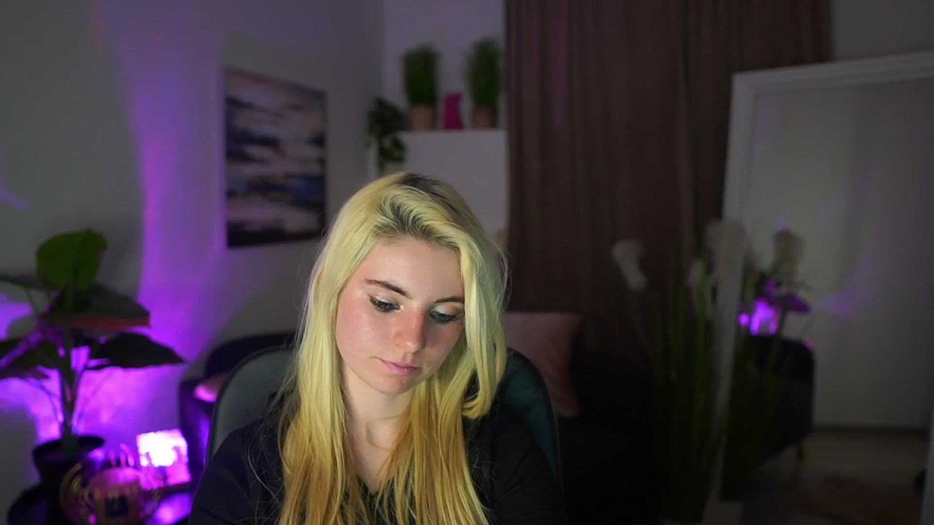 Gallery image thumbnail from Jetpearl74's myfreecams stream on, 03/23/2026, 01:15 image 12 of 20