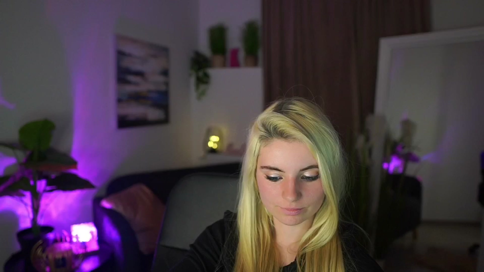 Gallery image thumbnail from Jetpearl74's myfreecams stream on, 03/23/2026, 01:15 image 16 of 20