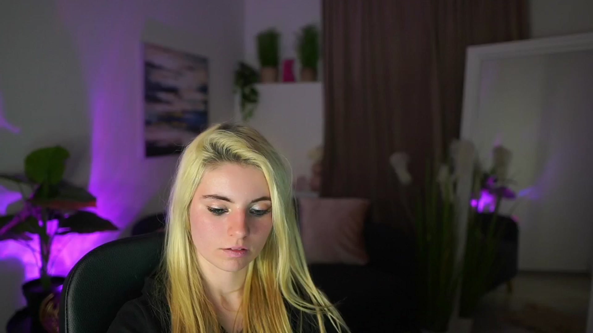 Gallery image thumbnail from Jetpearl74's myfreecams stream on, 03/23/2026, 01:15 image 6 of 20