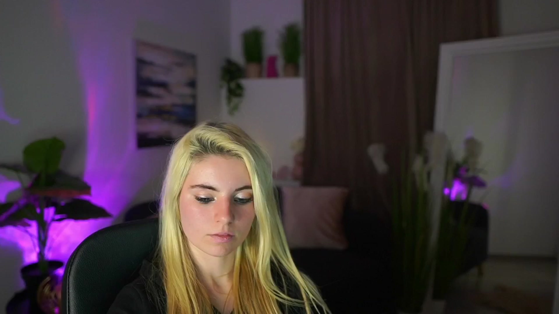 Gallery image thumbnail from Jetpearl74's myfreecams stream on, 03/23/2026, 01:15 image 7 of 20