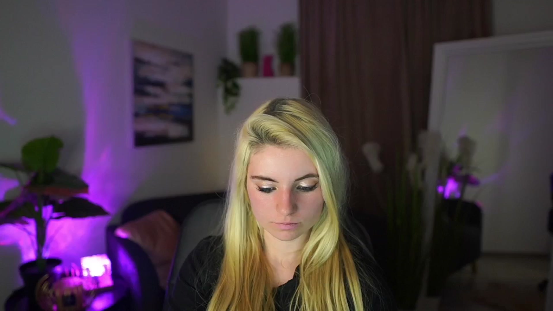 Gallery image thumbnail from Jetpearl74's myfreecams stream on, 03/23/2026, 01:15 image 13 of 20