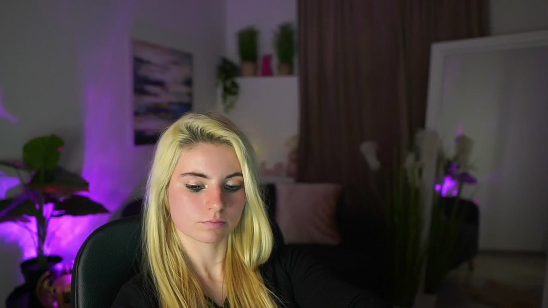 Gallery image thumbnail from Jetpearl74's myfreecams stream on, 03/23/2026, 01:15 image 4 of 20