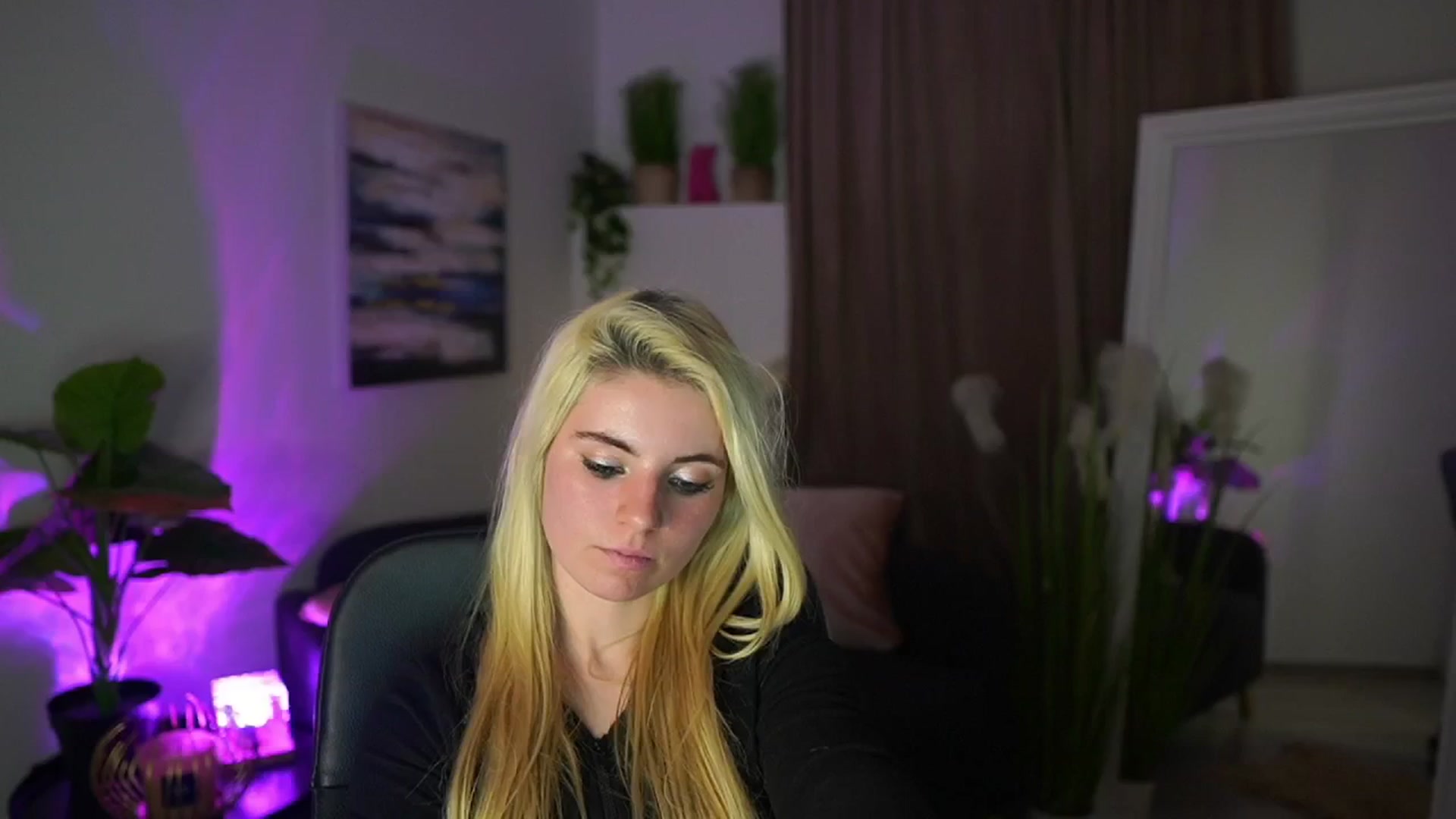 Gallery image thumbnail from Jetpearl74's myfreecams stream on, 03/23/2026, 01:15 image 3 of 20
