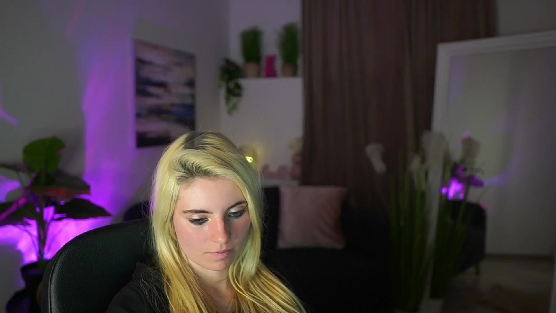 Gallery image thumbnail from Jetpearl74's myfreecams stream on, 03/23/2026, 01:15 image 9 of 20