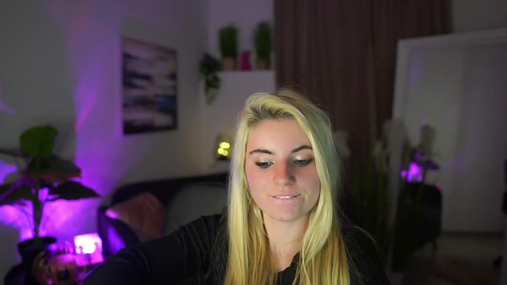 Gallery image thumbnail from Jetpearl74's myfreecams stream on, 03/23/2026, 01:15 image 14 of 20