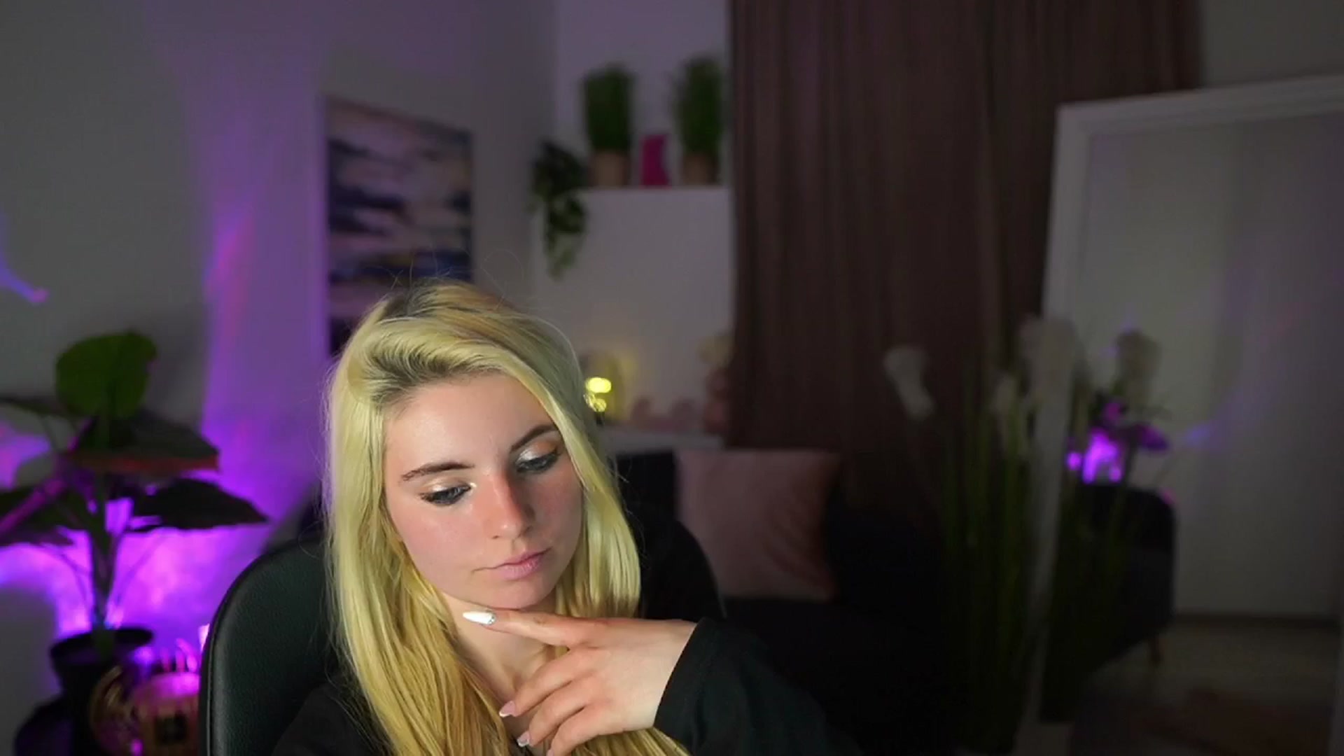 Gallery image thumbnail from Jetpearl74's myfreecams stream on, 03/23/2026, 01:15 image 5 of 20