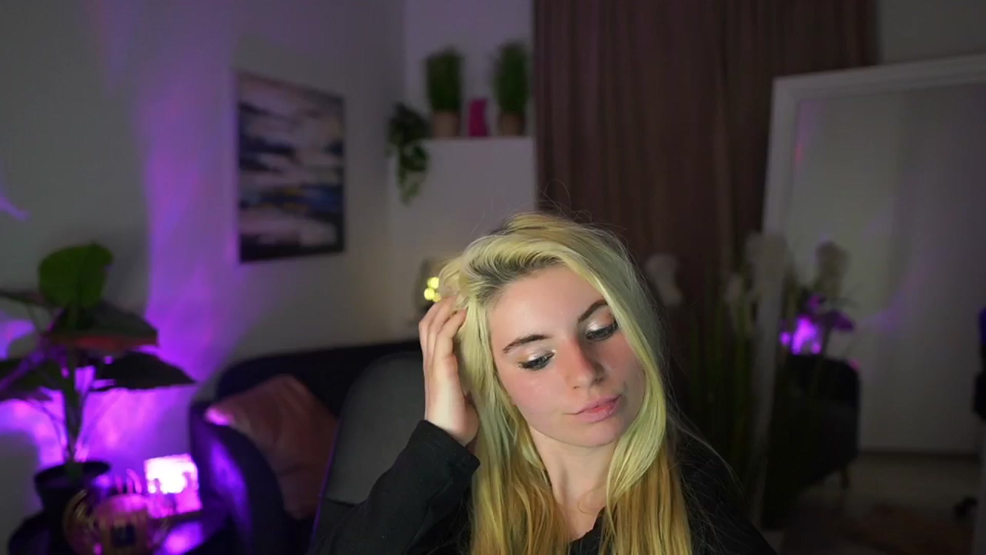 Gallery image thumbnail from Jetpearl74's myfreecams stream on, 03/23/2026, 01:15 image 17 of 20