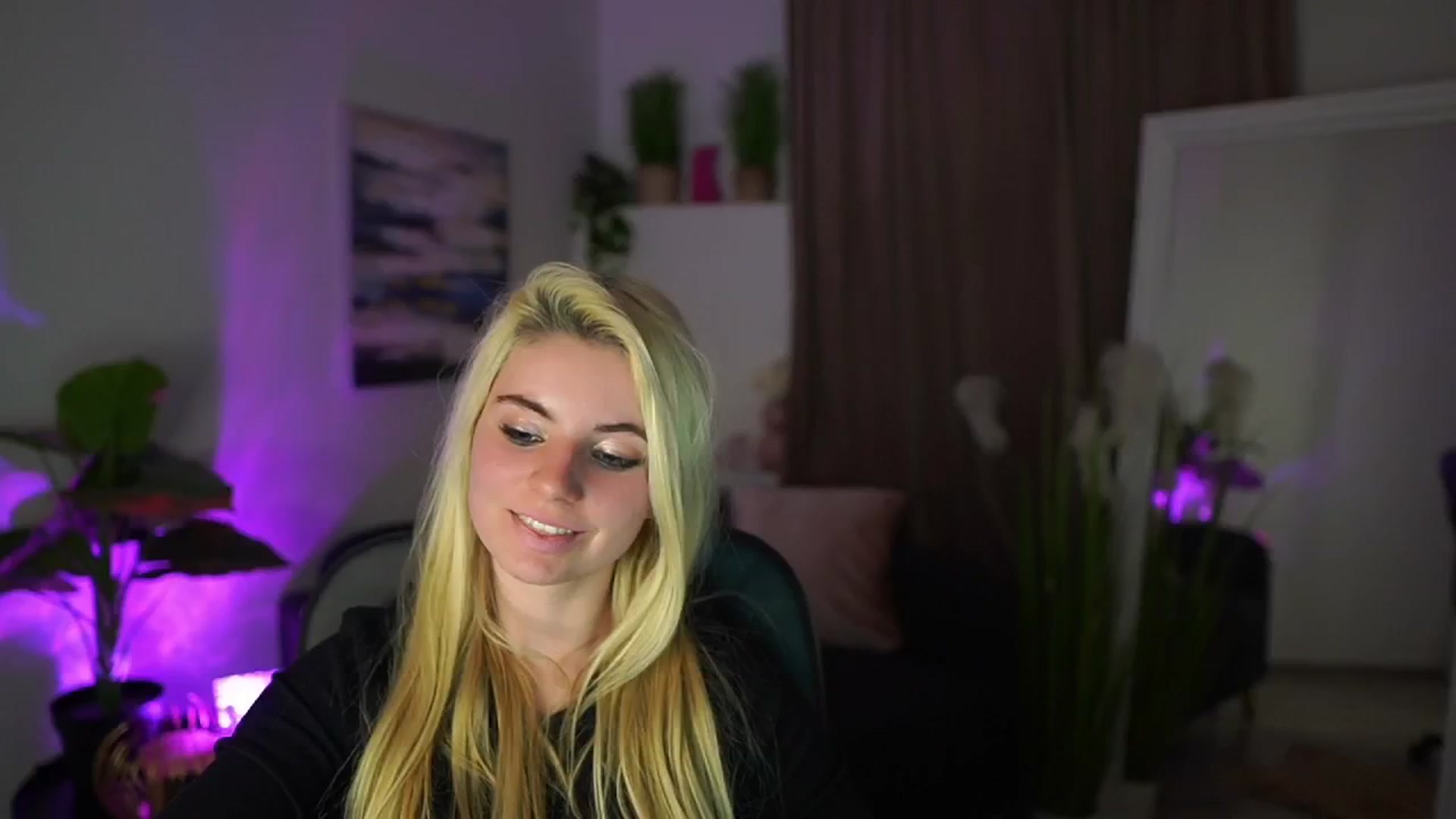 Gallery image thumbnail from Jetpearl74's myfreecams stream on, 03/23/2026, 01:15 image 19 of 20