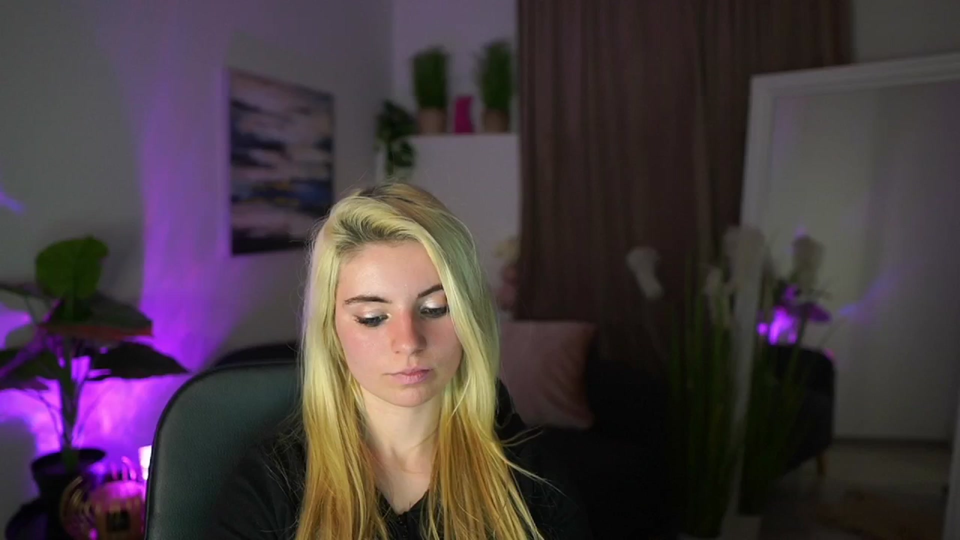 Gallery image thumbnail from Jetpearl74's myfreecams stream on, 03/23/2026, 01:15 image 2 of 20
