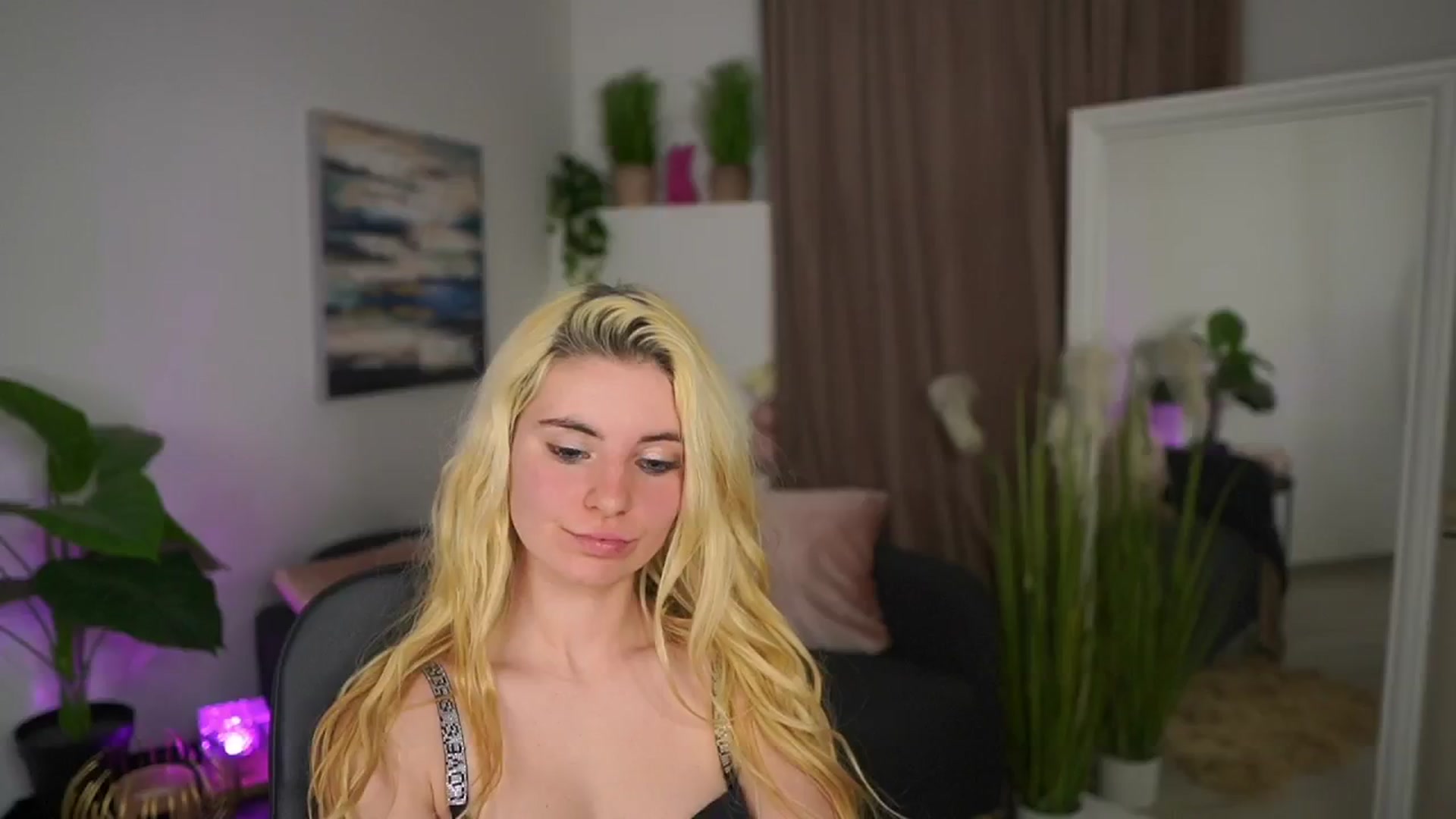 Gallery image thumbnail from Jetpearl74's myfreecams stream on, 03/25/2026, 22:00 image 6 of 20