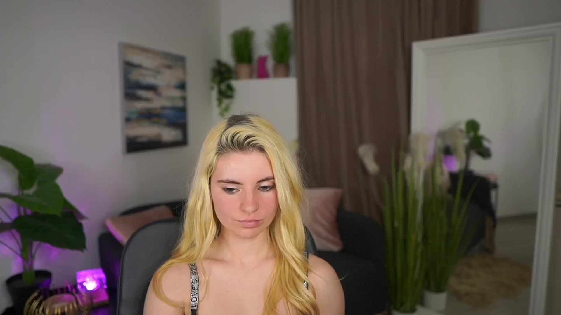 Gallery image thumbnail from Jetpearl74's myfreecams stream on, 03/25/2026, 22:00 image 19 of 20