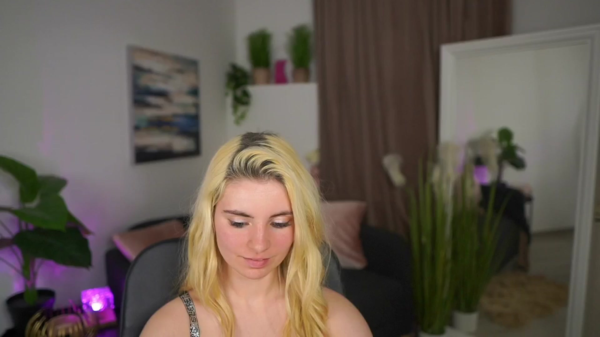 Gallery image thumbnail from Jetpearl74's myfreecams stream on, 03/25/2026, 22:00 image 13 of 20