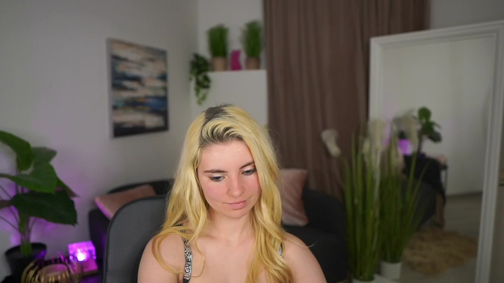 Gallery image thumbnail from Jetpearl74's myfreecams stream on, 03/25/2026, 22:00 image 20 of 20